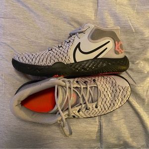 Nike KD TREY 5 VIII SIZE 11